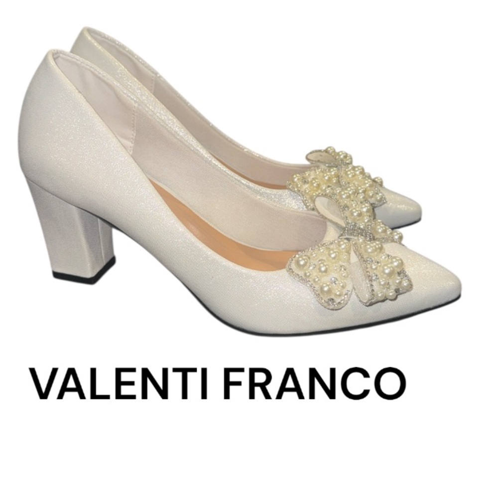 New Valenti Franco pearl shimmer white heels sz 7.5 Display
